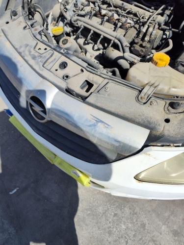 REJILLA DELANTERA OPEL CORSA D 