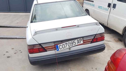  MERCEDES-BENZ CLASE 124 (BM 124) BERLINA 