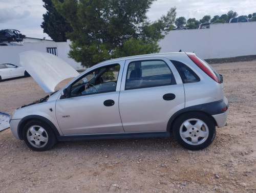 OPEL CORSA C — vehículo donante para recambios 