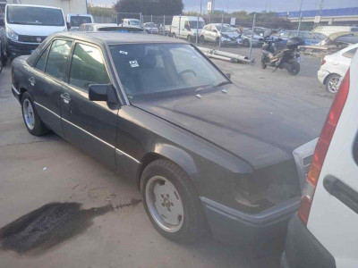 MERCEDES-BENZ CLASE 124 (BM 124) BERLINA