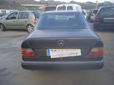 MERCEDES-BENZ CLASE 124 (BM 124) BERLINA