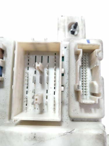  CAJA RELES / FUSIBLES Volvo V50 FAMILIAR 