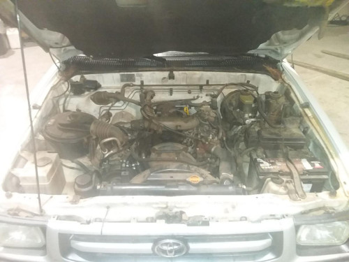 TOYOTA HILUX (KUN) — vehículo donante para recambios 