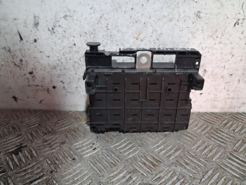 CAJA RELES / FUSIBLES 