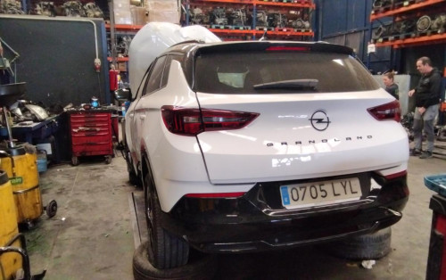 OPEL GRANDLAND X — vehículo donante para recambios 