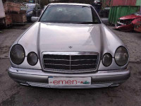 MERCEDES-BENZ CLASE E (BM 210) BERLINA