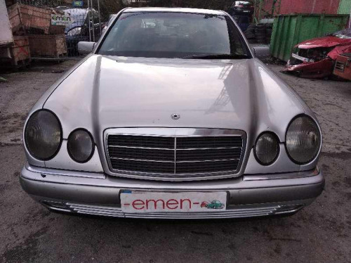  MERCEDES-BENZ CLASE E (BM 210) BERLINA 