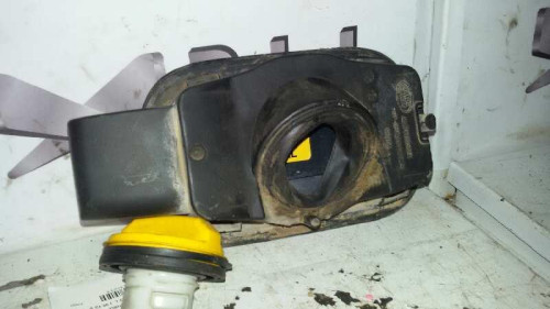 TAPA EXTERIOR COMBUSTIBLE LAND ROVER DISCOVERY 