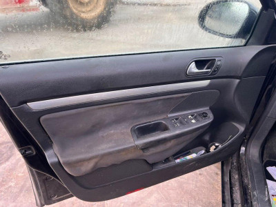 VOLKSWAGEN JETTA V (1K2)