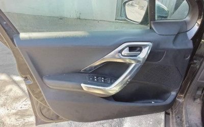 GUARNECIDO PUERTA DELANTERA IZQUIERDA