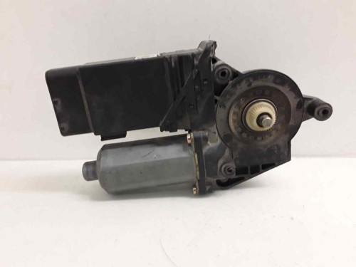 MOTOR ELEVALUNAS DELANTERO IZQUIERDO VOLKSWAGEN PASSAT BERLINA (3B2) 