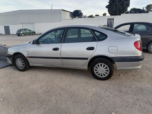TOYOTA AVENSIS BERLINA (T22) — автомобиль-донор на запчасти 