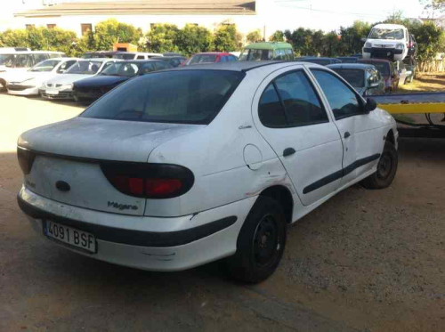 RENAULT MEGANE I CLASSIC (LA0) — vehículo donante para recambios 
