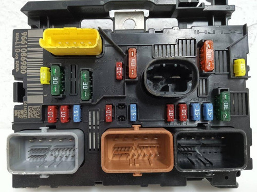 CAJA RELES / FUSIBLES Peugeot 207 