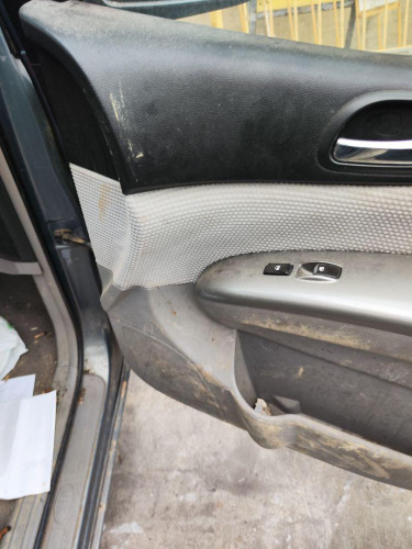 ELEVALUNAS DELANTERO DERECHO KIA CARNIVAL 