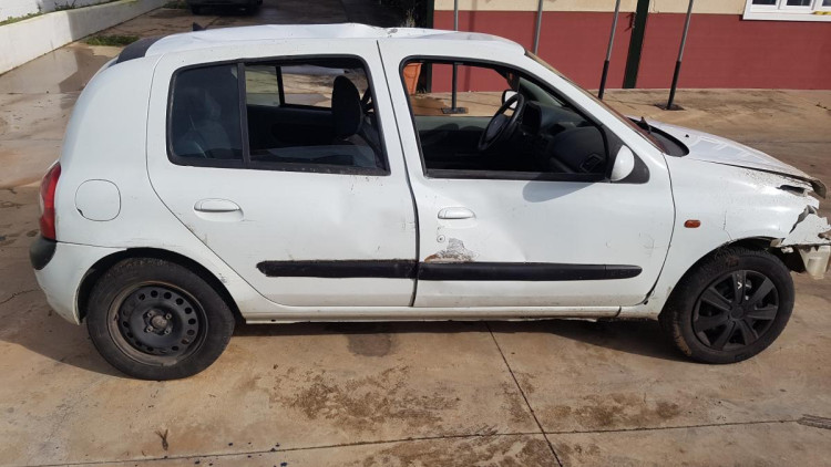 Renault Clio II Symbol (2001->) SIN IDENTIFICAR