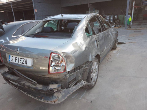 VOLKSWAGEN PASSAT BERLINA (3B3) — vehículo donante para recambios 