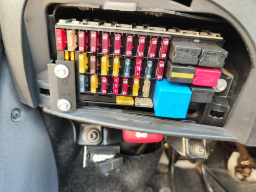 CAJA RELES / FUSIBLES de segunda mano