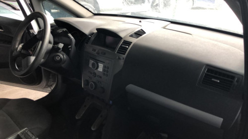 OPEL ZAFIRA B — vehículo donante para recambios 