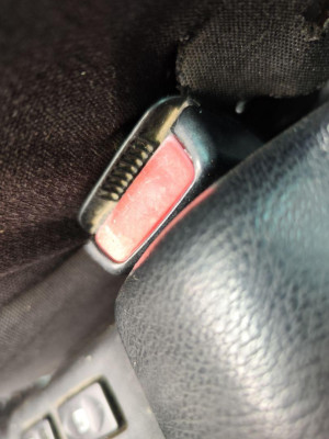 PRETENSOR AIRBAG DERECHO