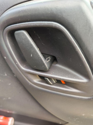 MANETA INTERIOR DELANTERA DERECHA