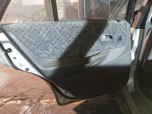 GUARNECIDO PUERTA TRASERA IZQUIERDA MAZDA 323 F/S BERLINA (BJ) 