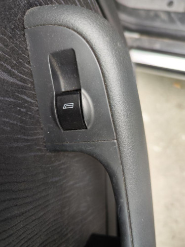 MANDO ELEVALUNAS TRASERO IZQUIERDO б/у