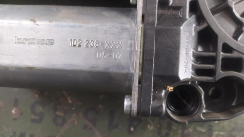 MOTOR ELEVALUNAS DELANTERO DERECHO AUDI A4 BERLINA (8E) 