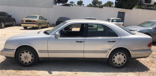 MERCEDES-BENZ CLASE E (BM 210) BERLINA — автомобиль-донор на запчасти 