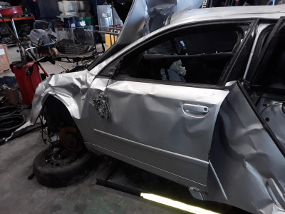 AUDI A4 BERLINA (8E)