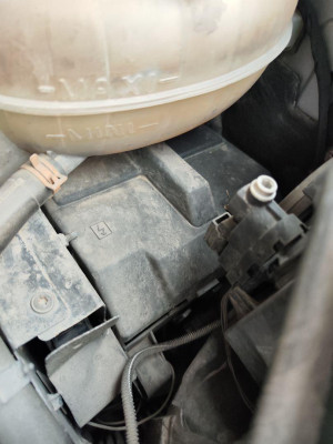 CAJA RELES / FUSIBLES