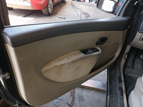 RENAULT CLIO III — vehículo donante para recambios 