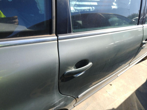 CERRADURA PUERTA TRASERA DERECHA used