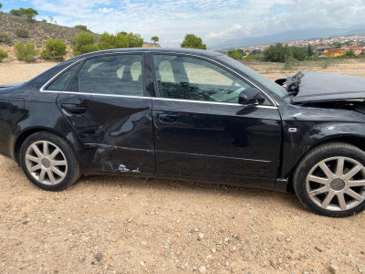 AUDI A4 BERLINA (8E)