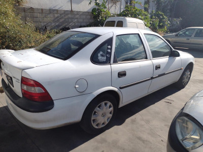 OPEL VECTRA B BERLINA