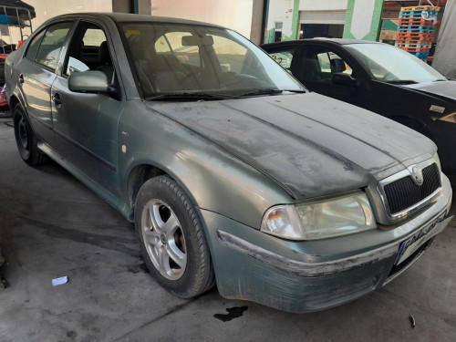  SKODA OCTAVIA BERLINA (1U2) 