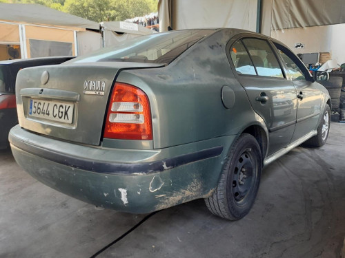  SKODA OCTAVIA BERLINA (1U2) 