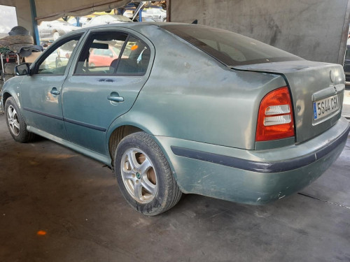  SKODA OCTAVIA BERLINA (1U2) 