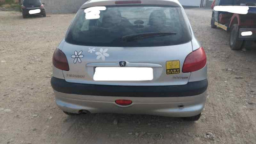 PEUGEOT 206 — vehículo donante para recambios 