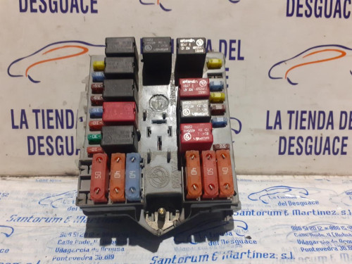  CAJA RELES / FUSIBLES 