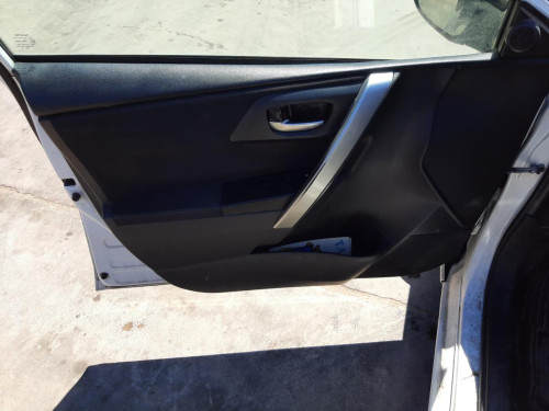  TOYOTA AURIS TOURING SPORTS (E18) 