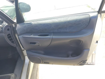 GUARNECIDO PUERTA DELANTERA DERECHA Renault Espace /Grand Espace (JE0)(2000->)
