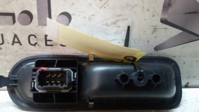 MANDO ELEVALUNAS DELANTERO DERECHO, Renault, CLIO III