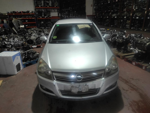 OPEL ASTRA H BERLINA — vehículo donante para recambios 