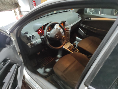 OPEL ASTRA H BERLINA — vehículo donante para recambios 