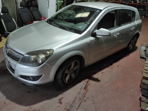 OPEL ASTRA H BERLINA — vehículo donante para recambios 