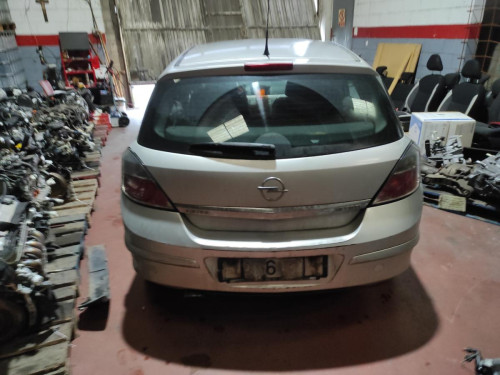 OPEL ASTRA H BERLINA — vehículo donante para recambios 