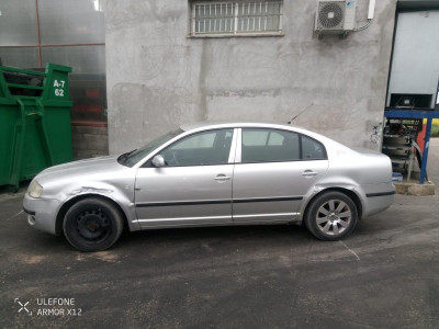 SKODA SUPERB (3U4)