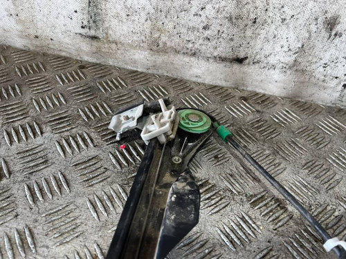 ELEVALUNAS DELANTERO IZQUIERDO 