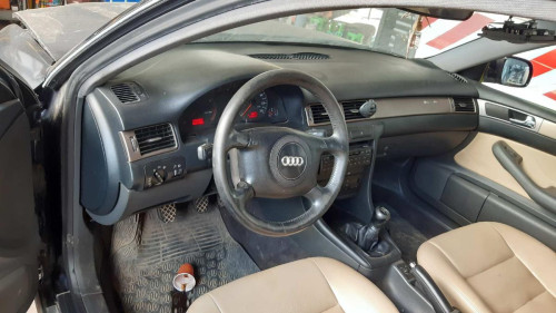  AUDI A6 BERLINA (4B2) 
